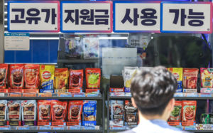 CU 점주들, 피해 커지자 파업車 배송 거부