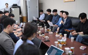 산업장관 "삼전 이익, 노동자만의 결실일까"