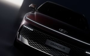 얼굴 바꾼 '그랜저' 공개…현대차 "신차급 탈바꿈"