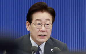 李, 삼성전자 노조 겨냥?…"과도한 요구 안돼"