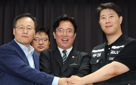 "법률상 무효"…삼전주주들 성과급 합의 반발