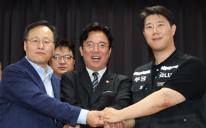 쪼개진 삼전노조…'DS·DX 분리교섭' 통할까