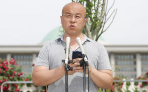삼성전자 주주단체 "영업익 성과급은 위법배당"