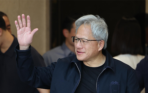 젠슨 황 한국 도착…"삼성·SK·현대차·LG 미팅"
