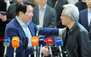 韓 손 꽉 잡은 젠슨 황…글로벌 AI 판도 요동
