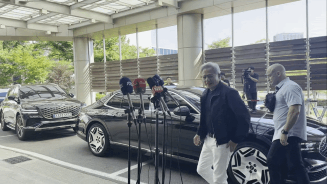 출국 젠슨 황 "K기술 없인 AI슈퍼컴 못만들어"