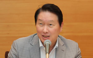최태원 "반도체 팹, 가능한 전세계에 지어야"