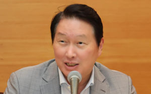 최태원 "주문량 2배…美 메모리 팹 건설 의향"
