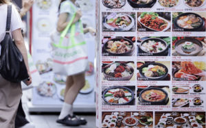 김치찌개도 9000원대…치솟는 외식물가에 직장인 한숨