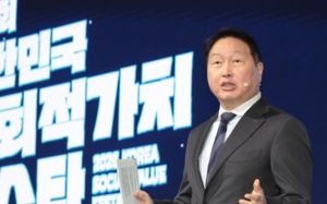 최태원 "AI 감속론? AI에 물어봐야" 즉답 미뤄