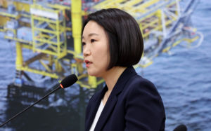 '최연소' 중기장관 된 이소영…첫 시험대는