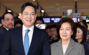 이재용, 홍라희 삼전 주식 2.6조 증여받는다
