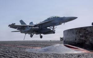 미군 "6000회 비행해 이란 선박 100척 파괴"