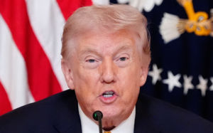 트럼프, 韓등 또 군함 압박…미중회담 연기 요청