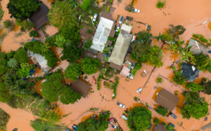"2~3개월 비가 하루에" 하와이 쑥대밭…5000명 대피령