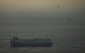 이란 "우리 적이 아닌 배들 호르무즈 무사통과"