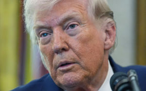 트럼프 발표 10분 전, 원유 거래 9배 폭증