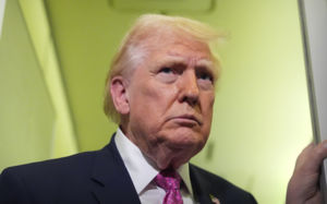 美, 이란 이스파한 탄약고에 벙커버스터 투하