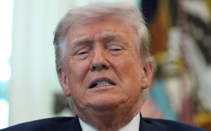 트럼프 "나토는 '종이 호랑이'…탈퇴 고려"