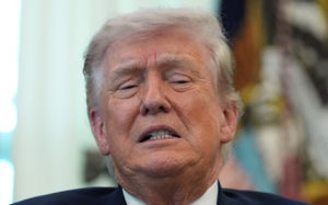 트럼프 "나토는 '종이 호랑이'…탈퇴 고려"