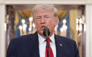 이란 더 압박한 트럼프 "향후 2~3주 공격"