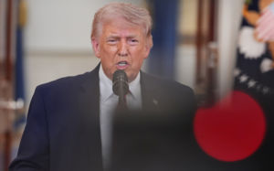 트럼프 "2~3주 때릴것" vs 이란 "끝까지 공격"