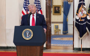 트럼프 "호르무즈 안 열면 이란 발전소 전멸"