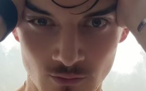 턱선 깎으려 망치질까지…美 Z세대 남성 파고든 '외모 집착'