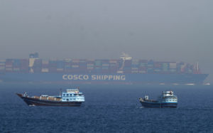 "호르무즈 통과 선박, 하루 15척으로 늘어"