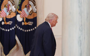 파국이냐 휴전이냐…전세계 트럼프 결정 촉각