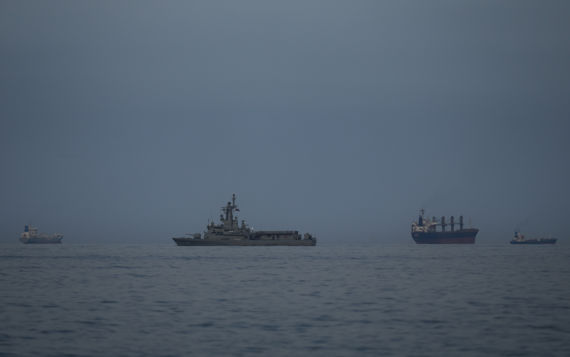 이란 "호르무즈 통과 하루 10여척 제한"