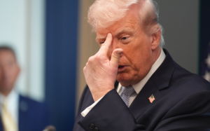 군사옵션 남겨뒀지만…트럼프 발목 잡는 족쇄들