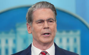 美 "이란 원유 구매시 제재…6월 지나야 유가 하락"