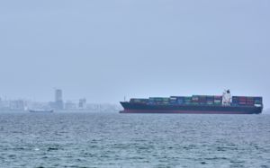 이란, 하루 동안 선박 3척 공격…지속적 위협 강조