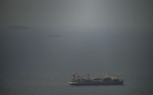 이란, 선박 2척 나포…총격 받았다고 알려진 선박