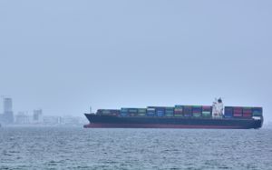 이란 해상 봉쇄 장기화 조짐…국제유가 6%↑