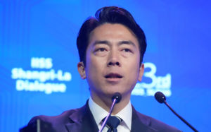 고이즈미 日 방위상, 광복절 야스쿠니 신사 참배
