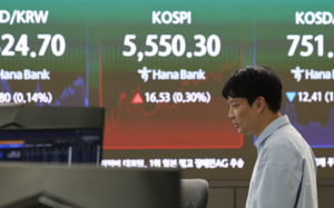 골드만, 코스피 목표 낮췄지만…"상승 여력 60%"
