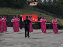 성산일출봉 앞 치파오 입고 단체로 춤…논란 확산