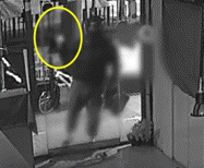 "아무리 쳐도 유리 안 깨져"…금은방 못 턴 강도 결국(영상)