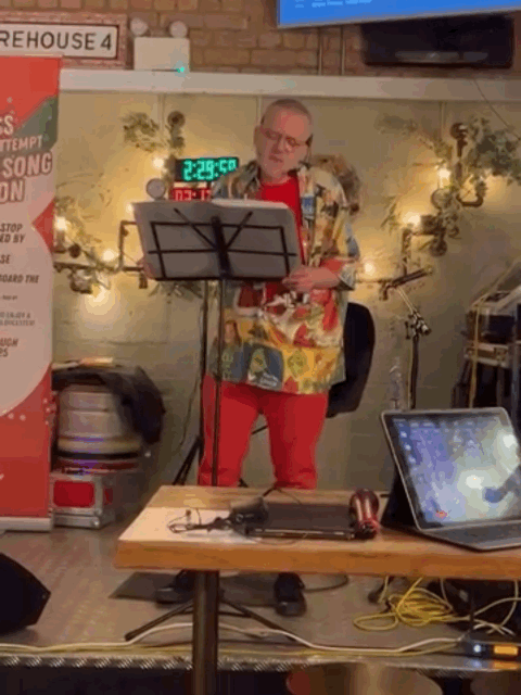 42시간 캐럴 부르기 도전…"684곡 부르다 환각 느껴"