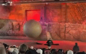 "인디아나 존스 현실판인 줄"…180kg 바위 막은 직원