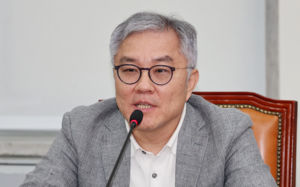 종합특검, '방첩사 블랙리스트' 최강욱 조사