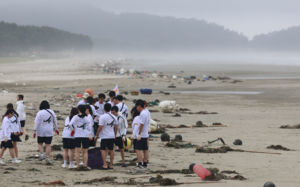 해양쓰레기 이렇게 많을 줄이야…해변 플로깅[해양문화대장정]