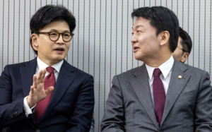 국힘, '韓복당' 신경전…安 반대에 친한계 반발