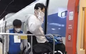 박위, KTX 낙상 CCTV 공개 후폭풍…과거 영상 파묘
