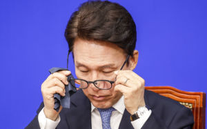 김지용·신천지…잇단 갈등 속 김민석 고심