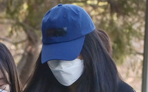 세살 딸 학대 살해 후 매장 친모·남친 구속심사