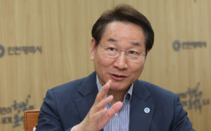 유정복 "인천 미래, 초보운전사에 맡길 것인가"