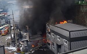 화성 의약품 공장 화재…대응 1단계 발령